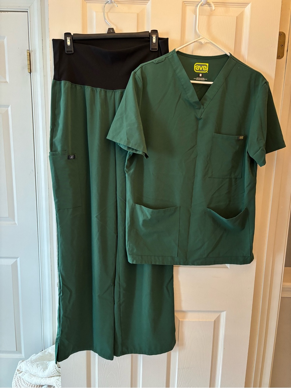 Medline Ave Womens Scrub Set Medium Top & Large Pants in Hunter Green